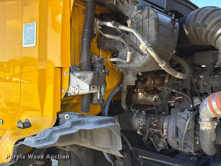 image for item ES5705 2020 Kenworth T680 semi truck