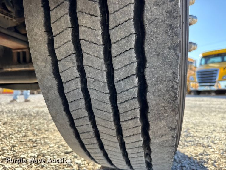 image for item ES5705 2020 Kenworth T680 semi truck