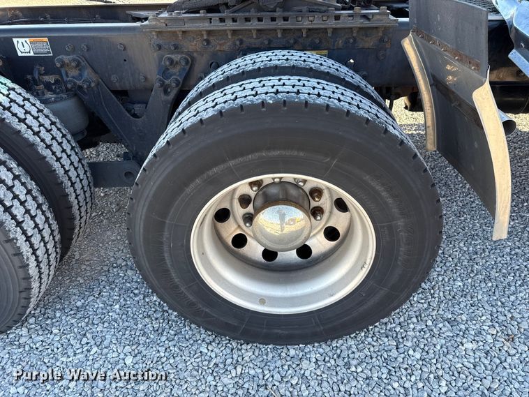 image for item ES5705 2020 Kenworth T680 semi truck