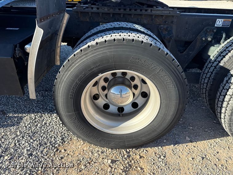 image for item ES5705 2020 Kenworth T680 semi truck