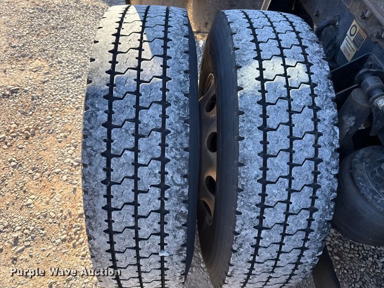 image for item ES5705 2020 Kenworth T680 semi truck