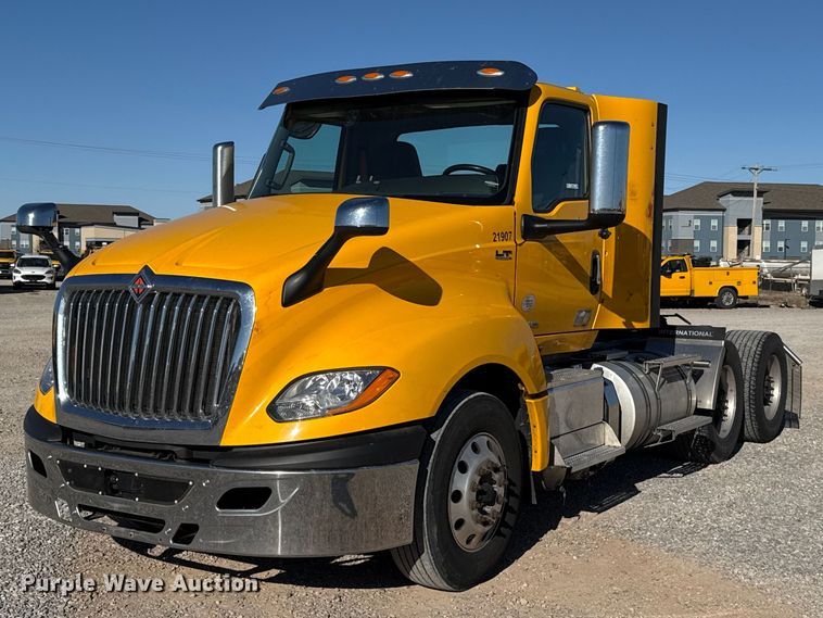 image for item ES5706 2021 International LT625 6X4 semi truck