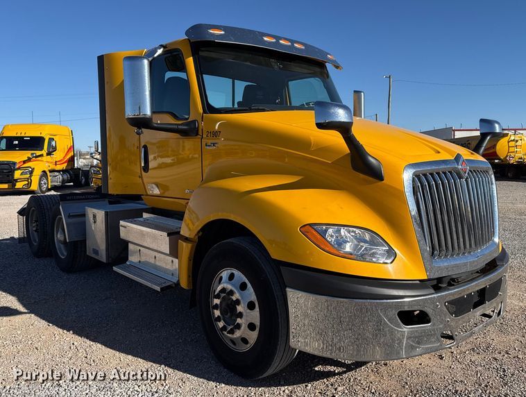 image for item ES5706 2021 International LT625 6X4 semi truck