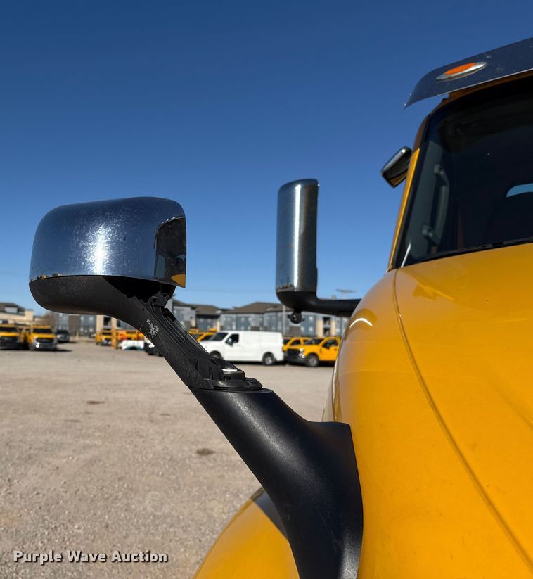 image for item ES5706 2021 International LT625 6X4 semi truck