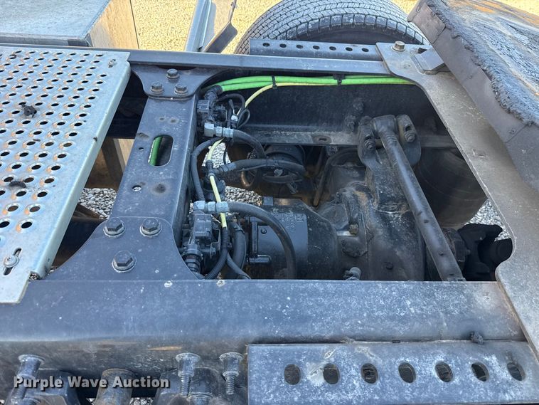 image for item ES5706 2021 International LT625 6X4 semi truck