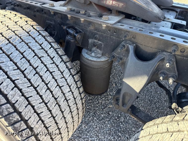 image for item ES5706 2021 International LT625 6X4 semi truck