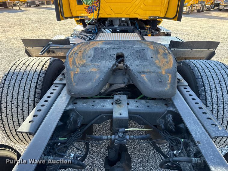 image for item ES5706 2021 International LT625 6X4 semi truck