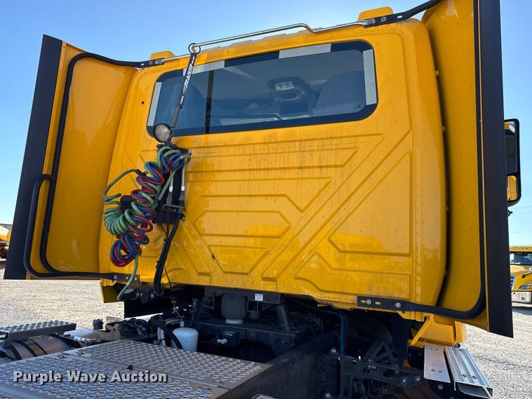 image for item ES5706 2021 International LT625 6X4 semi truck