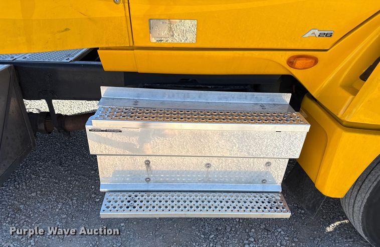 image for item ES5706 2021 International LT625 6X4 semi truck