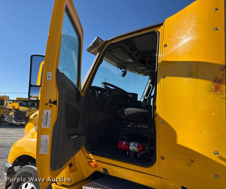 image for item ES5706 2021 International LT625 6X4 semi truck