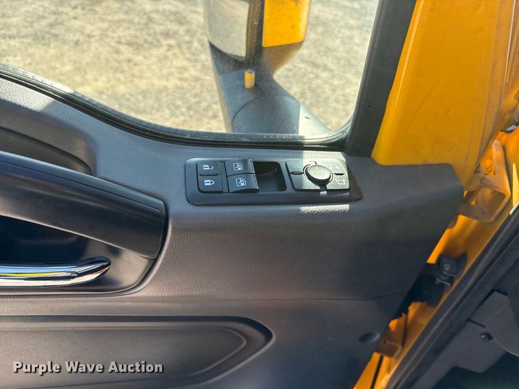 image for item ES5706 2021 International LT625 6X4 semi truck