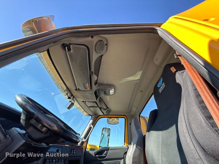 image for item ES5706 2021 International LT625 6X4 semi truck