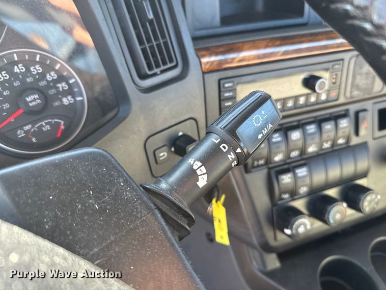 image for item ES5706 2021 International LT625 6X4 semi truck