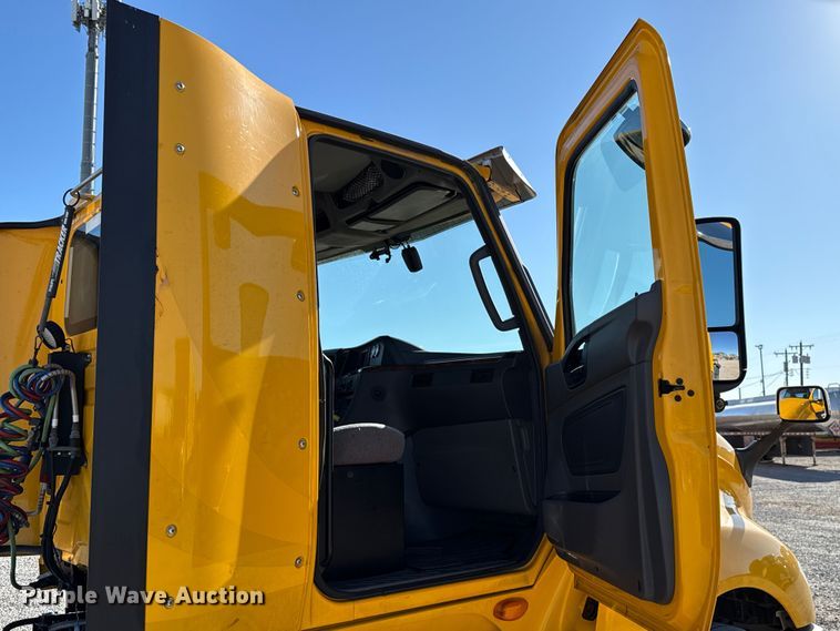 image for item ES5706 2021 International LT625 6X4 semi truck