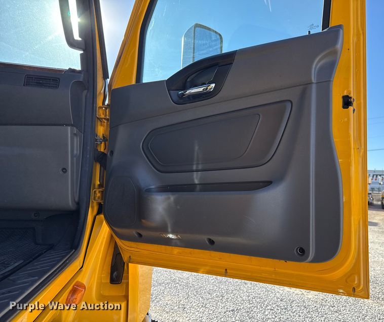 image for item ES5706 2021 International LT625 6X4 semi truck