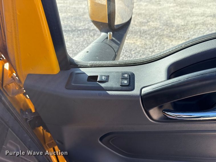 image for item ES5706 2021 International LT625 6X4 semi truck