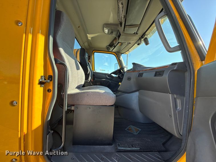 image for item ES5706 2021 International LT625 6X4 semi truck