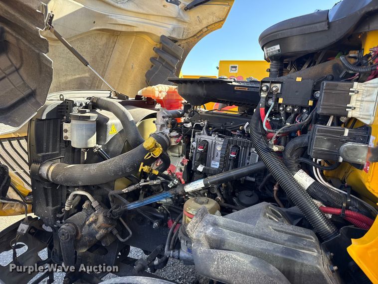 image for item ES5706 2021 International LT625 6X4 semi truck