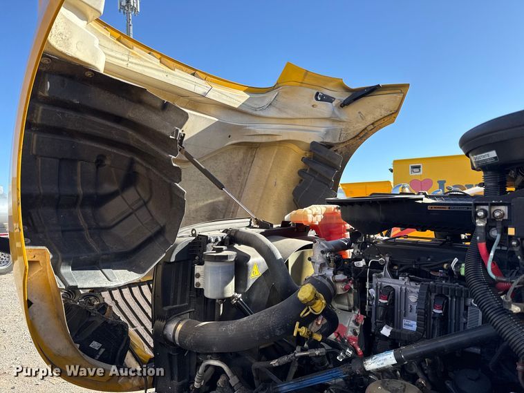 image for item ES5706 2021 International LT625 6X4 semi truck