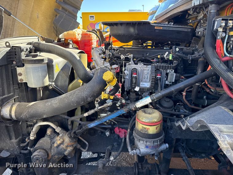 image for item ES5706 2021 International LT625 6X4 semi truck