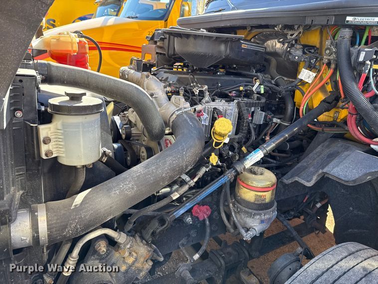 image for item ES5706 2021 International LT625 6X4 semi truck