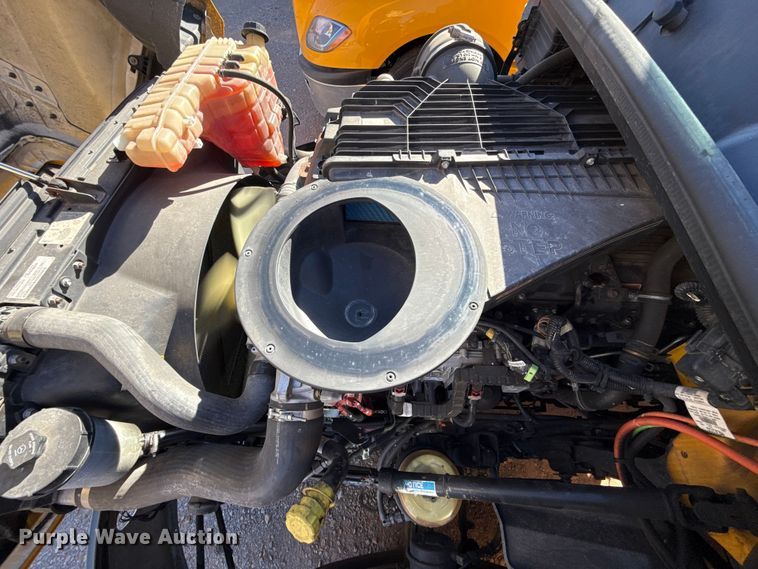 image for item ES5706 2021 International LT625 6X4 semi truck