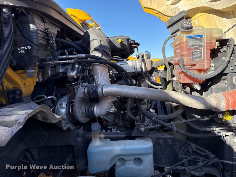 image for item ES5706 2021 International LT625 6X4 semi truck