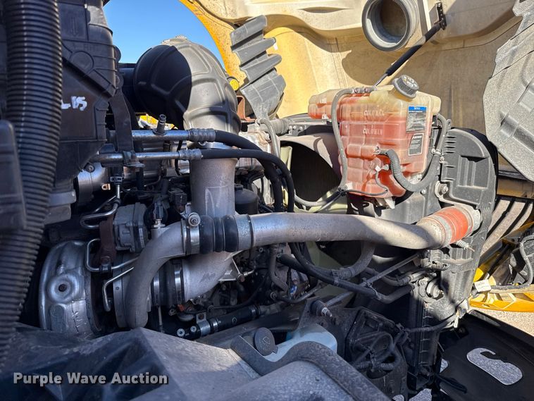 image for item ES5706 2021 International LT625 6X4 semi truck