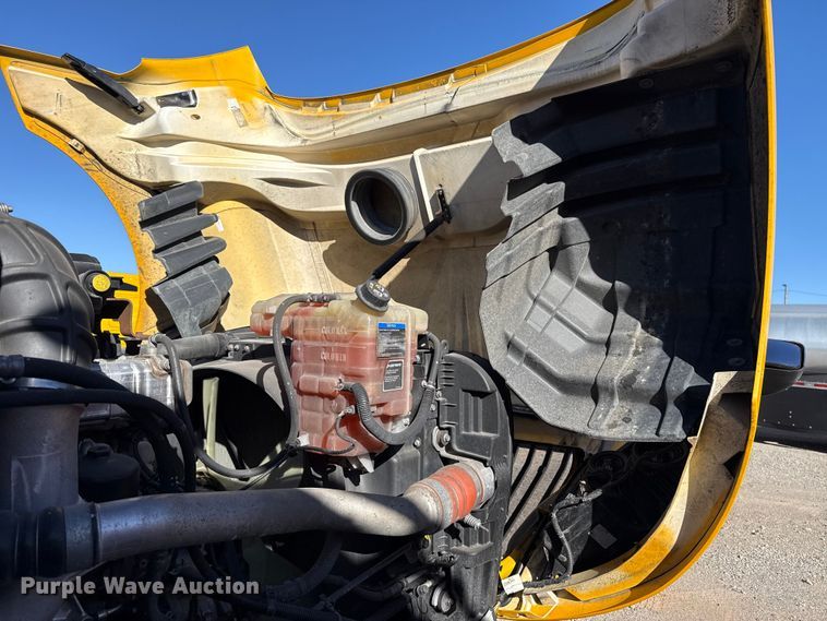 image for item ES5706 2021 International LT625 6X4 semi truck