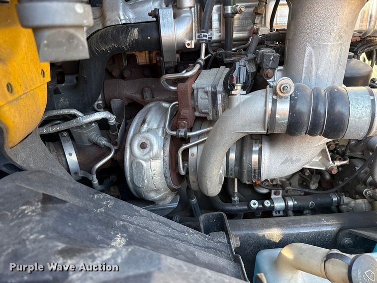 image for item ES5706 2021 International LT625 6X4 semi truck