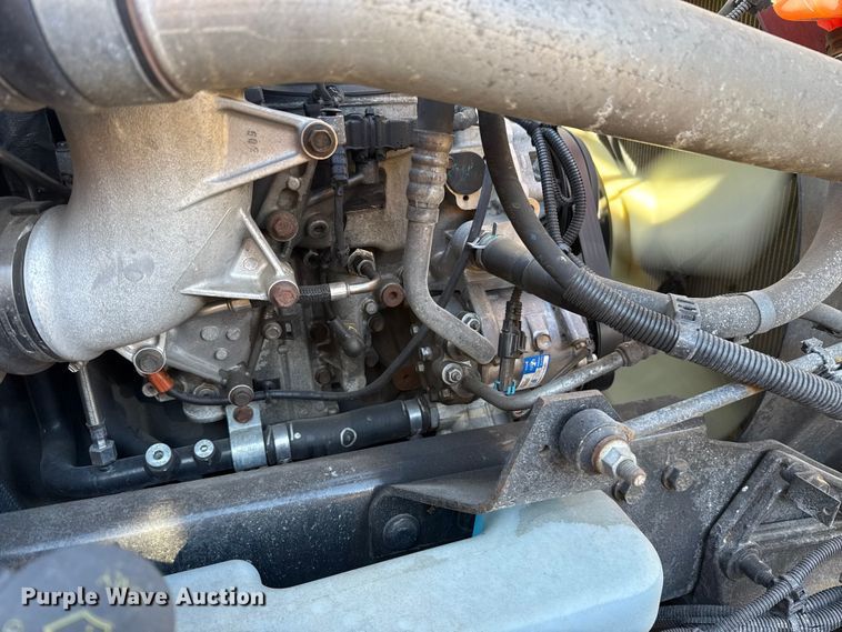 image for item ES5706 2021 International LT625 6X4 semi truck