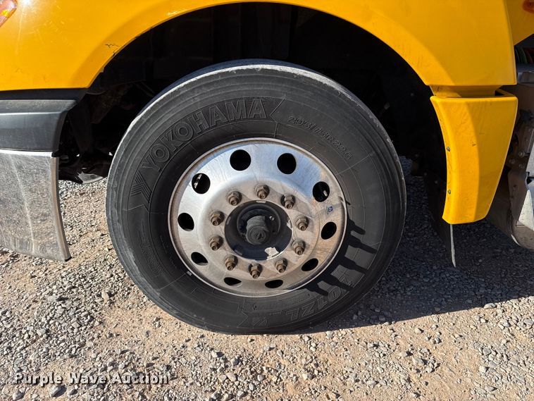 image for item ES5706 2021 International LT625 6X4 semi truck