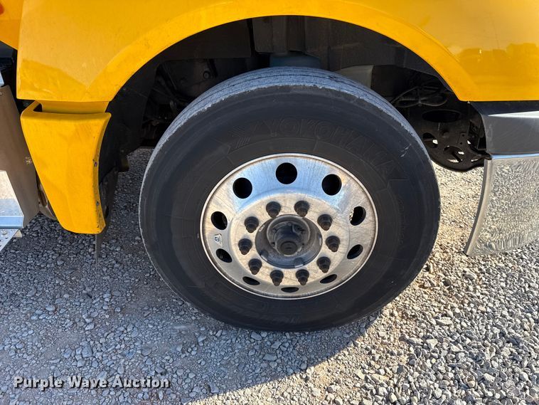 image for item ES5706 2021 International LT625 6X4 semi truck