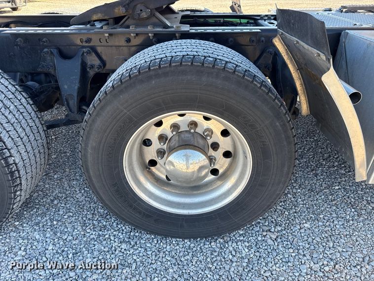 image for item ES5706 2021 International LT625 6X4 semi truck