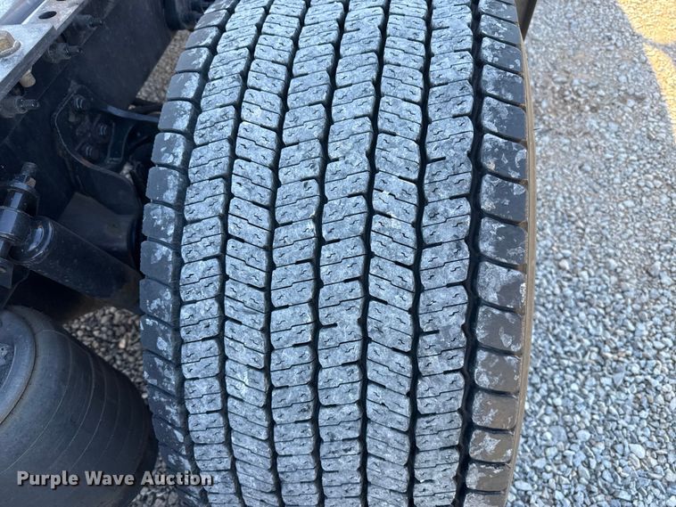 image for item ES5706 2021 International LT625 6X4 semi truck