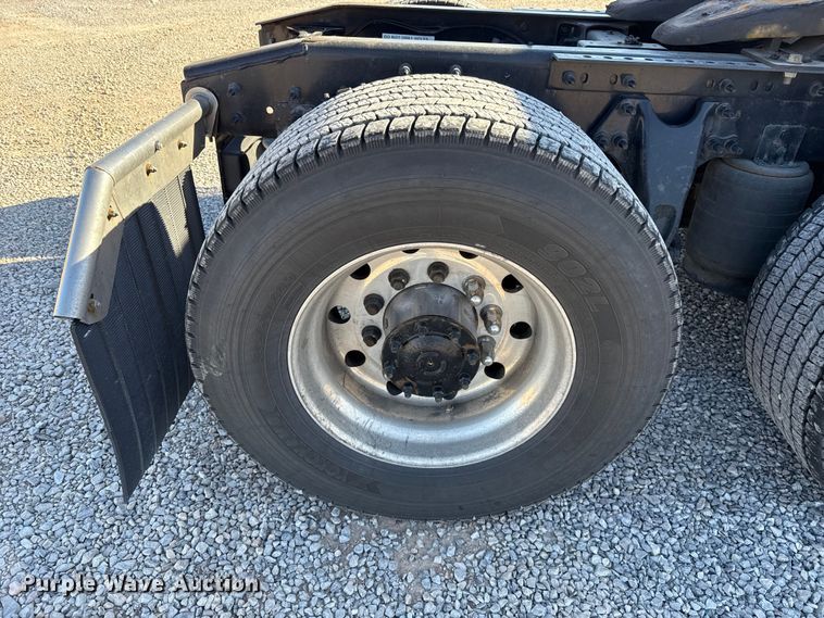 image for item ES5706 2021 International LT625 6X4 semi truck