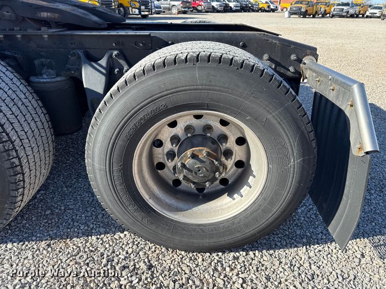 image for item ES5706 2021 International LT625 6X4 semi truck