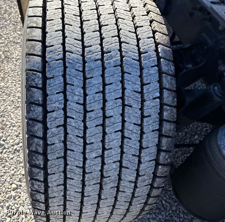 image for item ES5706 2021 International LT625 6X4 semi truck