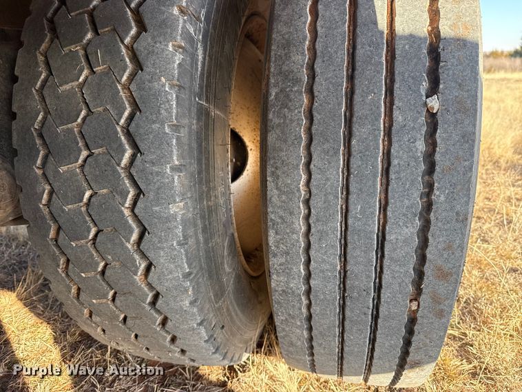 image for item ES5717 2007 Etnyre RTN55TD3 lowboy equipment trailer