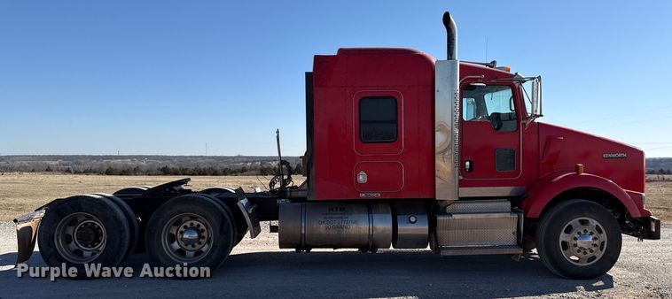 image for item ES5720 2011 Kenworth T800 semi truck