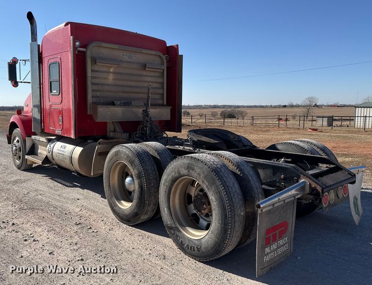image for item ES5720 2011 Kenworth T800 semi truck
