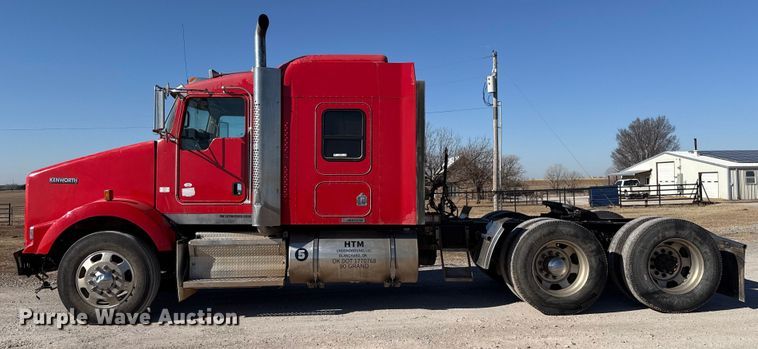 image for item ES5720 2011 Kenworth T800 semi truck
