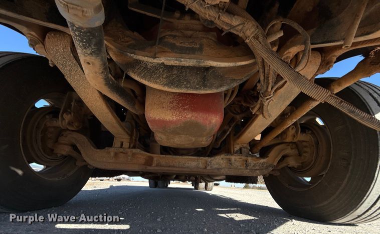 image for item ES5720 2011 Kenworth T800 semi truck