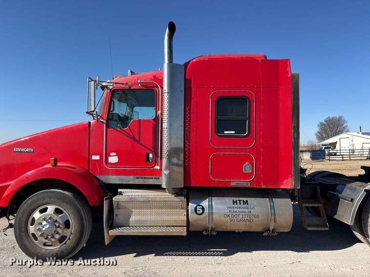 image for item ES5720 2011 Kenworth T800 semi truck
