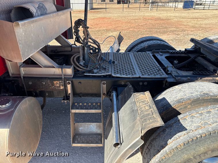 image for item ES5720 2011 Kenworth T800 semi truck