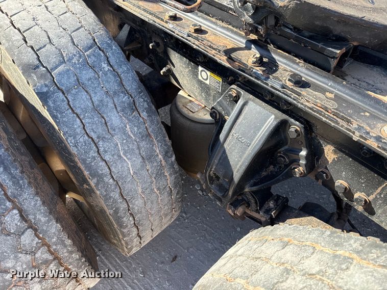 image for item ES5720 2011 Kenworth T800 semi truck