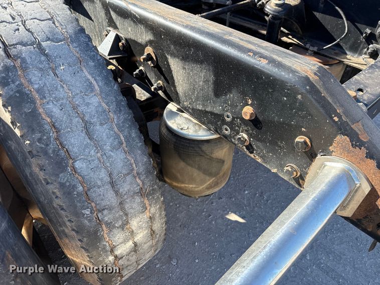 image for item ES5720 2011 Kenworth T800 semi truck