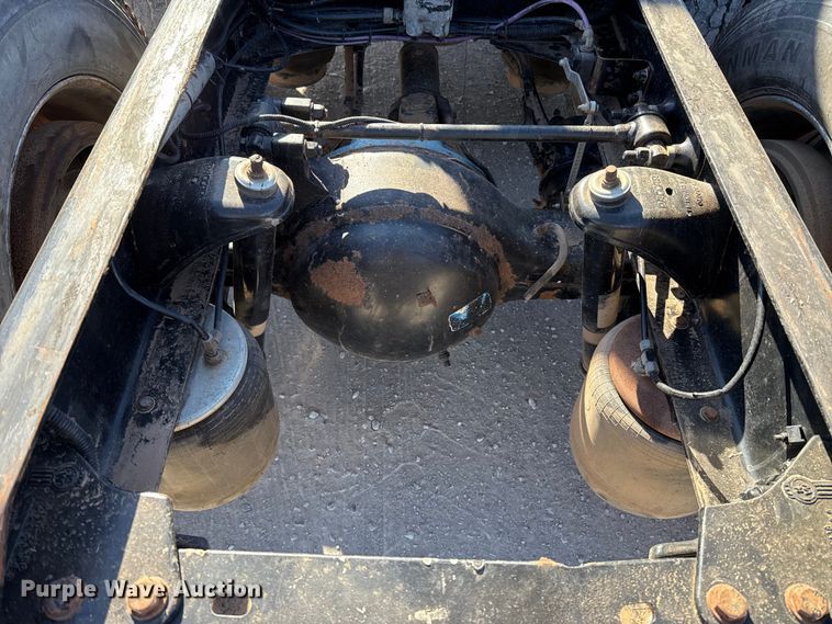 image for item ES5720 2011 Kenworth T800 semi truck