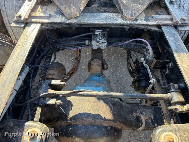 image for item ES5720 2011 Kenworth T800 semi truck