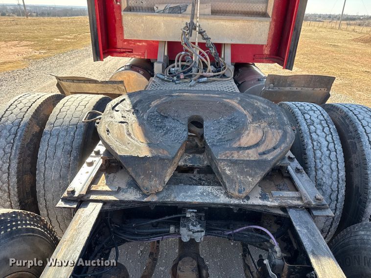 image for item ES5720 2011 Kenworth T800 semi truck